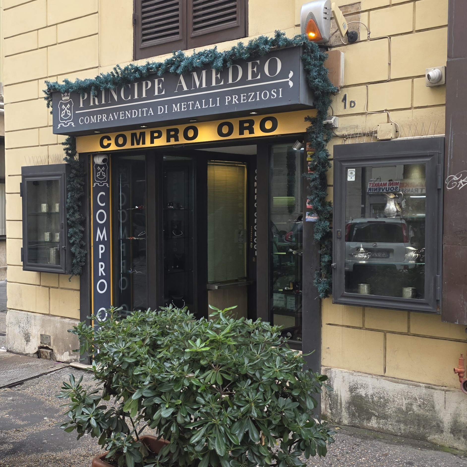 Esterno Negozio Compro Argento Roma - Vetrina Via Principe Amedeo